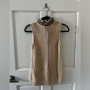 Sleeveless Knit Top with Ruffled Collar